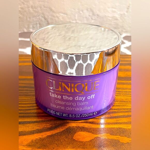 Clinique Purple Cleansing Balm - Picture 1 of 4